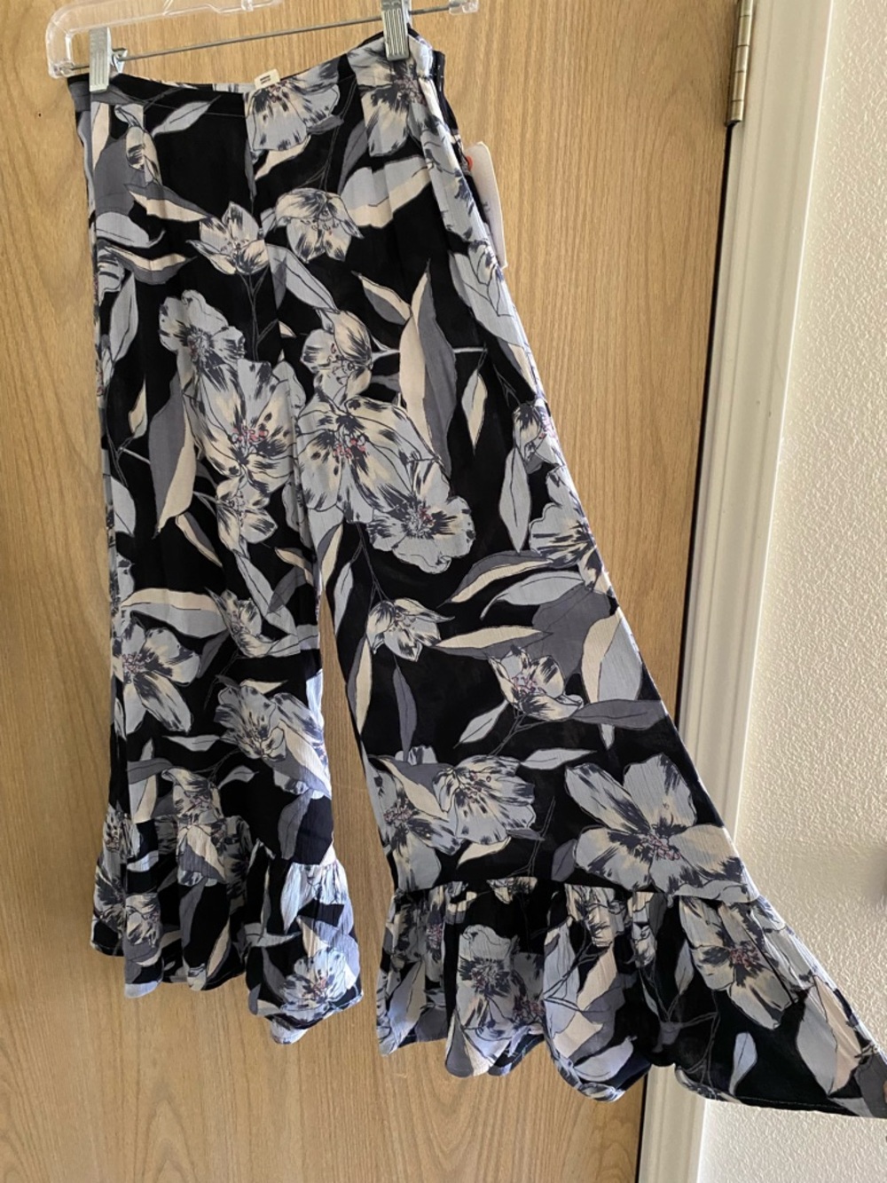Billabong Blue & White Floral Ruffle-Hem Cropped Wide-Leg Pants - Picture 11 of 11